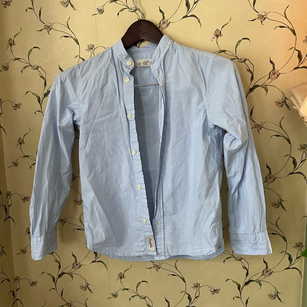 L.O.G.G button down